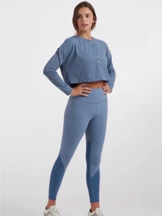 Vuori Tops - 18. Vuori Avalon Long-Sleeve Cropped Henley Top in Dusty Blue